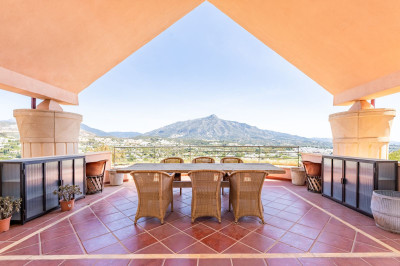 5 Bedroom Penthouse in Nueva Andalucía - Image 1