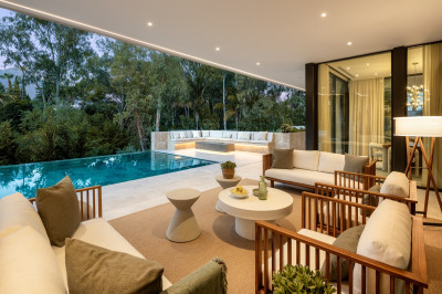 5 Bedroom Detached Villa in Nueva Andalucía - Image 4