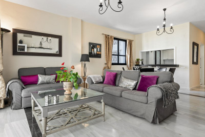 2 Bedroom Middle Floor Apartment in Puerto Banús - Image 1