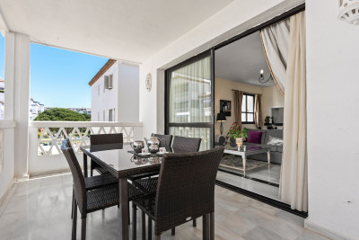 2 Bedroom Middle Floor Apartment in Puerto Banús - Image 2