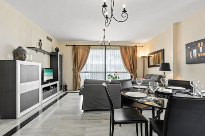2 Bedroom Middle Floor Apartment in Puerto Banús - Image 5