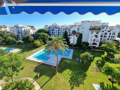 2 Bedroom Middle Floor Apartment in Puerto Banús - Image 1