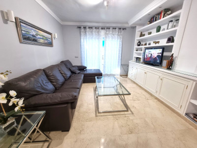 2 Bedroom Middle Floor Apartment in Puerto Banús - Image 2