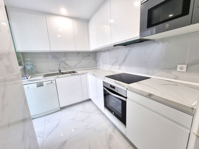 2 Bedroom Middle Floor Apartment in Puerto Banús - Image 3
