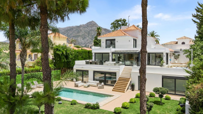 4 Bedroom Detached Villa in Nueva Andalucía - Image 1