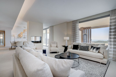 5 Bedroom Middle Floor Apartment in La Quinta - Image 4