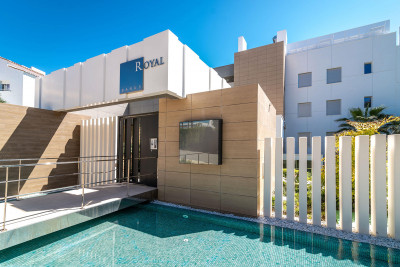 3 Bedroom Ground Floor Apartment in Puerto Banús - Image 2