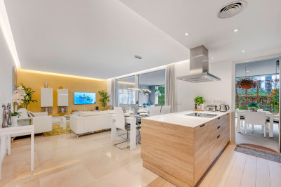 3 Bedroom Ground Floor Apartment in Puerto Banús - Image 5