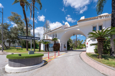 4 Bedroom Ground Floor Apartment in Nueva Andalucía - Image 1