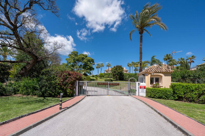 4 Bedroom Ground Floor Apartment in Nueva Andalucía - Image 2