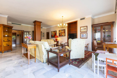 3 Bedroom Middle Floor Apartment in Nueva Andalucía - Image 5