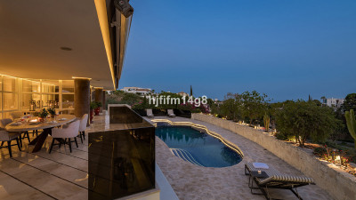 5 Bedroom Detached Villa in La Quinta - Image 1