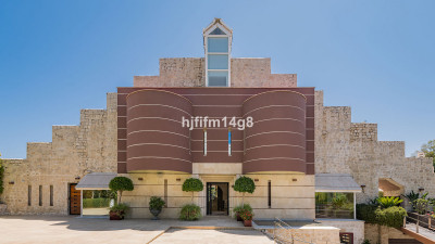 5 Bedroom Detached Villa in La Quinta - Image 2