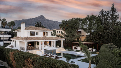 5 Bedroom Detached Villa in Nueva Andalucía - Image 1