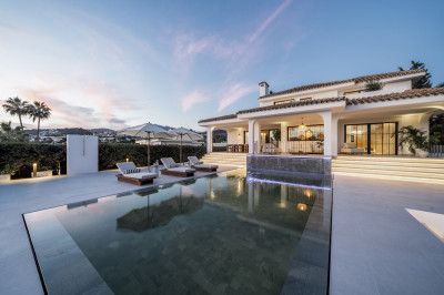 5 Bedroom Detached Villa in Nueva Andalucía - Image 3