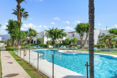 4 Bedroom Middle Floor Apartment in Nueva Andalucía - Image 2