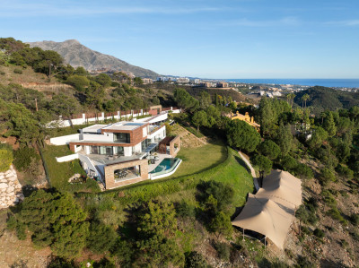 5 Bedroom Detached Villa in El Madroñal - Image 1