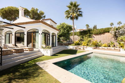 4 Bedroom Detached Villa in Nueva Andalucía - Image 1