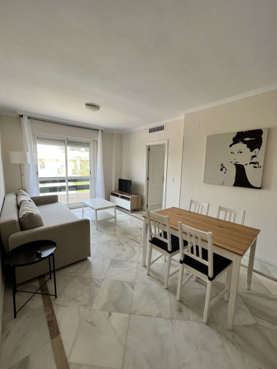 1 Bedroom Middle Floor Apartment in Nueva Andalucía - Image 1