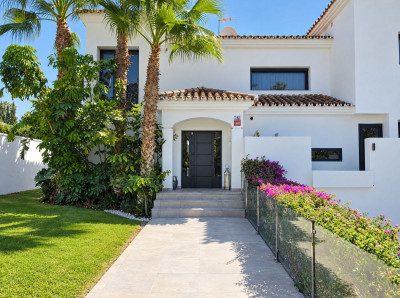 4 Bedroom Detached Villa in Nueva Andalucía - Image 5