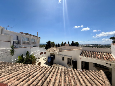 5 Bedroom Detached Villa in Nueva Andalucía - Image 2