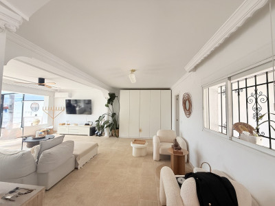 5 Bedroom Detached Villa in Nueva Andalucía - Image 3