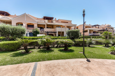 2 Bedroom Middle Floor Apartment in Puerto Banús - Image 1