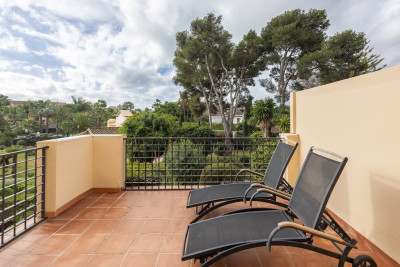 2 Bedroom Middle Floor Apartment in Puerto Banús - Image 3