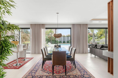 5 Bedroom Detached Villa in Nueva Andalucía - Image 4
