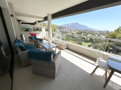 3 Bedroom Middle Floor Apartment in La Quinta - Image 1