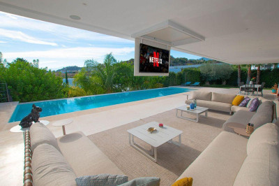 6 Bedroom Detached Villa in Nueva Andalucía - Image 2