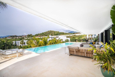 6 Bedroom Detached Villa in Nueva Andalucía - Image 3