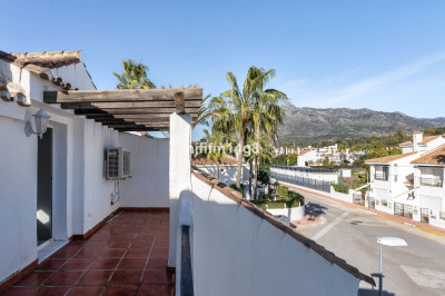 4 Bedroom Townhouse in Nueva Andalucía - Image 4