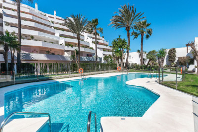 2 Bedroom Middle Floor Apartment in Nueva Andalucía - Image 3