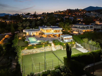 7 Bedroom Detached Villa in Nueva Andalucía - Image 2