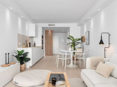 2 Bedroom Middle Floor Apartment in Nueva Andalucía - Image 3