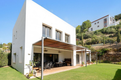 6 Bedroom Detached Villa in El Madroñal - Image 5