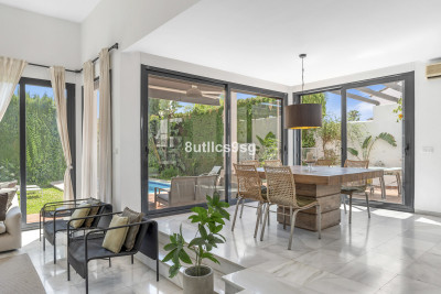 6 Bedroom Detached Villa in Nueva Andalucía - Image 4
