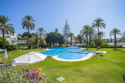 3 Bedroom Middle Floor Apartment in Nueva Andalucía - Image 1