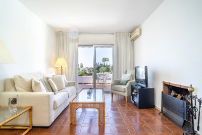 3 Bedroom Middle Floor Apartment in Nueva Andalucía - Image 3