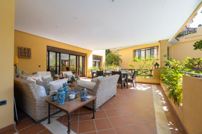 2 Bedroom Ground Floor Apartment in Puerto Banús - Image 4