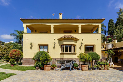 5 Bedroom Detached Villa in La Quinta - Image 2