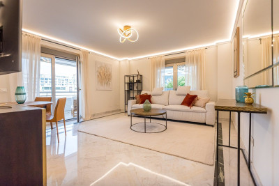 2 Bedroom Middle Floor Apartment in Puerto Banús - Image 2