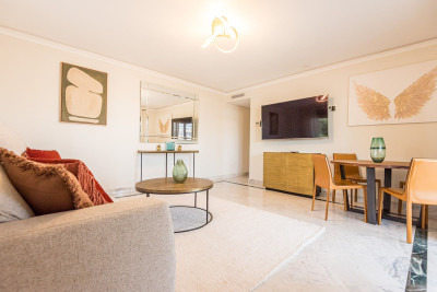 2 Bedroom Middle Floor Apartment in Puerto Banús - Image 3