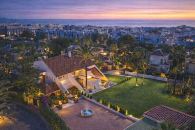 7 Bedroom Detached Villa in Puerto Banús - Image 1