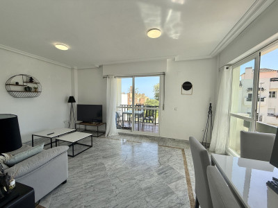 2 Bedroom Middle Floor Apartment in Nueva Andalucía - Image 3