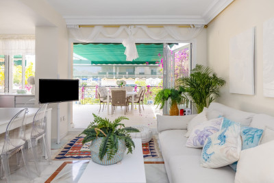 2 Bedroom Middle Floor Apartment in Nueva Andalucía - Image 1
