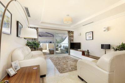 2 Bedroom Middle Floor Apartment in Nueva Andalucía - Image 2
