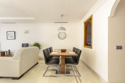 2 Bedroom Middle Floor Apartment in Nueva Andalucía - Image 5