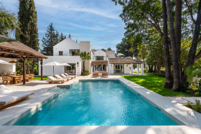 5 Bedroom Detached Villa in Nueva Andalucía - Image 2